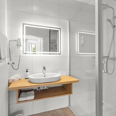 Hotel Nikolasch Mit Eigenem Seebad - Adults Preferred 4*