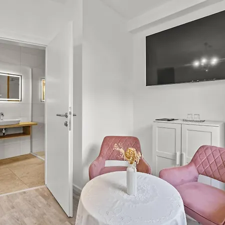Hotel Nikolasch Mit Eigenem Seebad - Adults Preferred Millstatt
